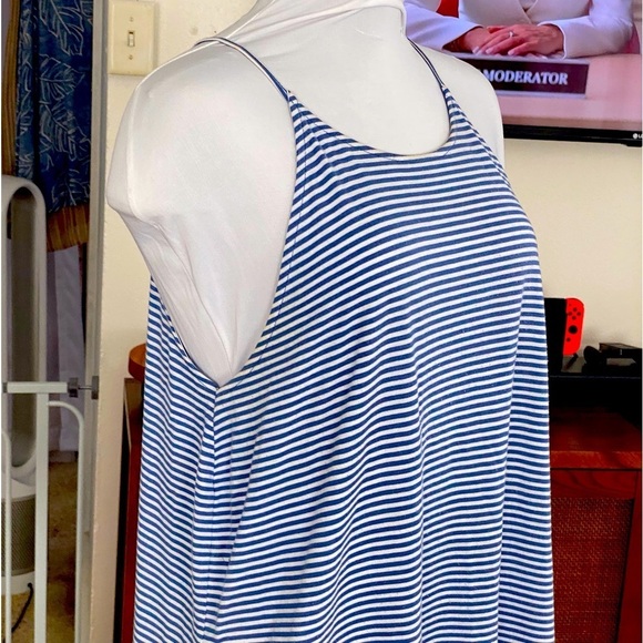 6 for$20♥️ Secret Treasure blue and white slightly halter top - Picture 6 of 8